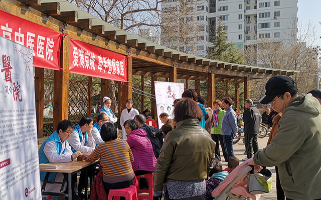 【学雷锋日】开云手机在线登陆入口举办“爱满京城，牵手智慧家医”志愿服务活动(图2)